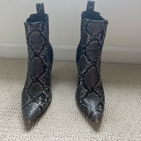 Steve Madden Subtle Snake Embossed
Chelsea Boot (Women) - Picture 4 of 9